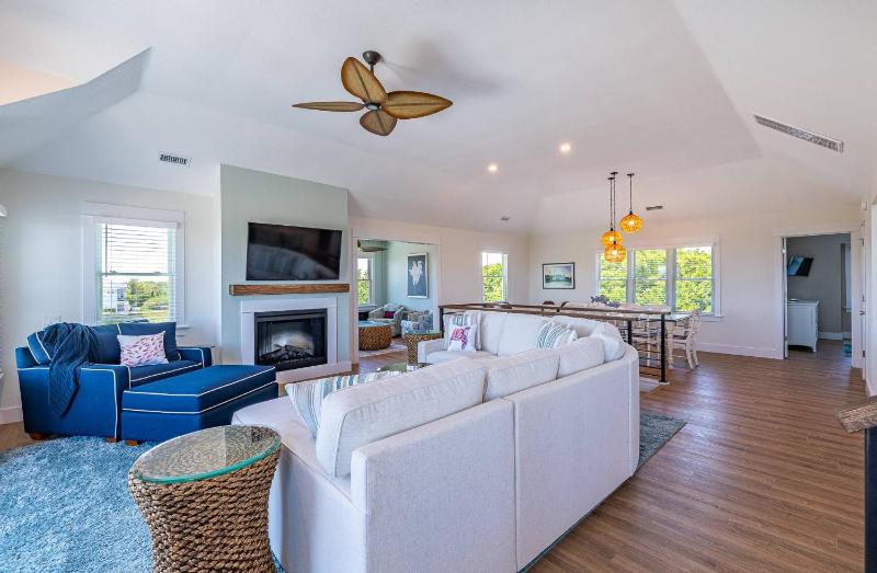 Shore-ly Blessed - Corolla Whalehead 900 Ft to Beach Pool Hot Tub Ocean Views Pets OK Dog Run Area - image 2