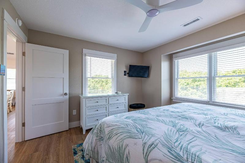 Shore-ly Blessed - Corolla Whalehead 900 Ft to Beach Pool Hot Tub Ocean Views Pets OK Dog Run Area - image 28