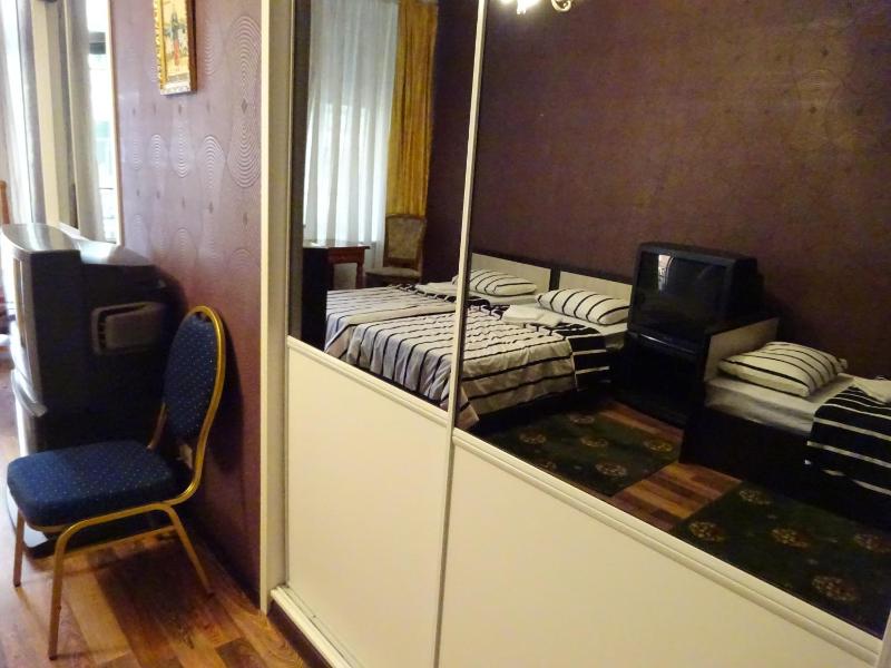 Triple Room with Balcony image 3