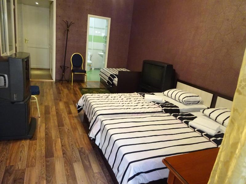 Triple Room with Balcony image 2