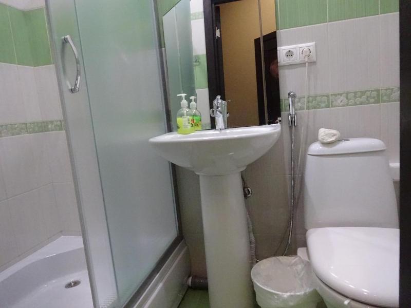 Standard Twin Room with Shared Bathroom image 2