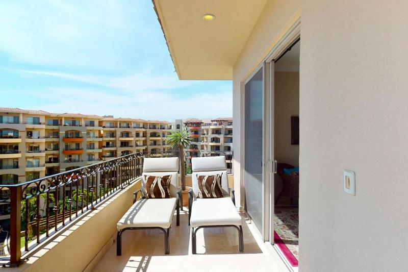 Beachfront Ocean View Top Floor Medano Beach - image 8