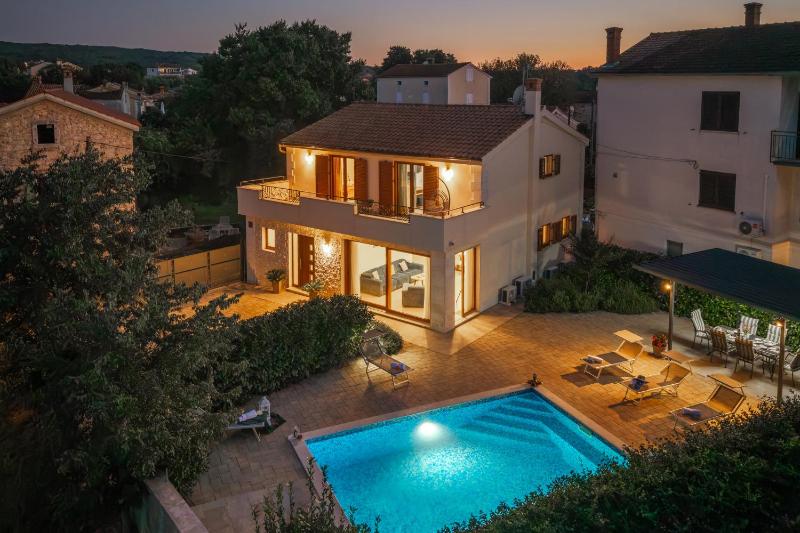 Villa Mare With Private Pool And Garden - Happy Rentals - image 30