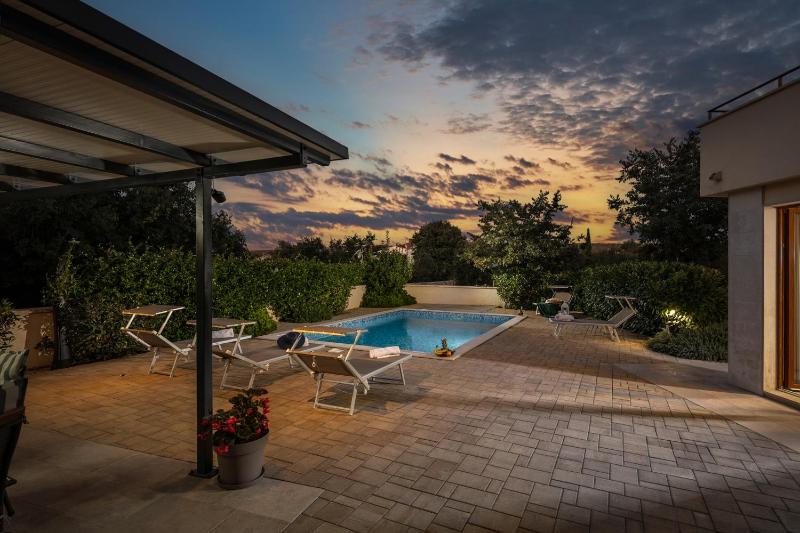 Villa Mare With Private Pool And Garden - Happy Rentals - image 7