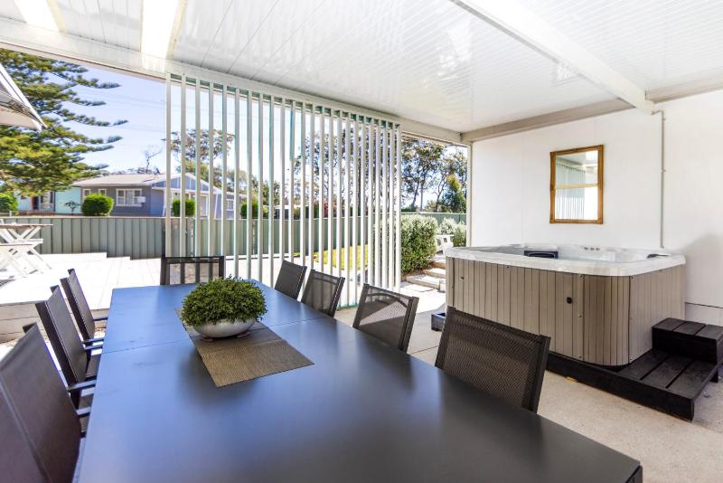 Wavesong on Watts - Pet Friendly with Spa - image 44