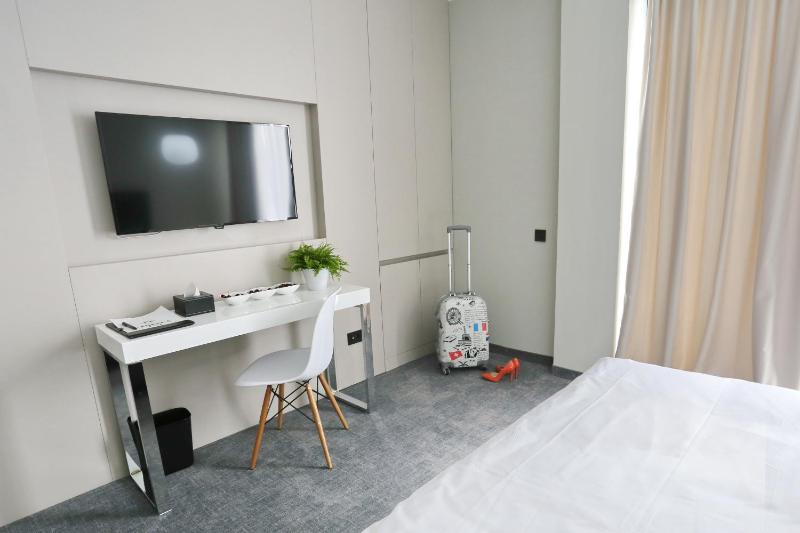 Double Room image 4