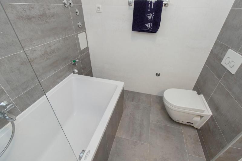 Comfort One-Bedroom Apartment with Terrace image 4