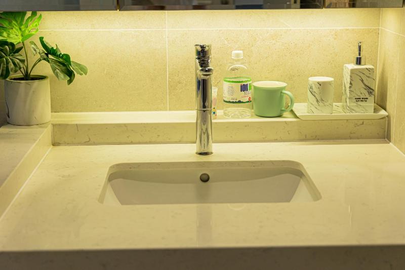 Family 2BR Villa Pool Tub and Modern Kitchen - image 13