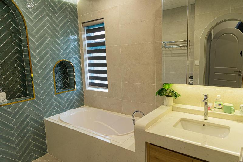 Family 2BR Villa Pool Tub and Modern Kitchen - image 5