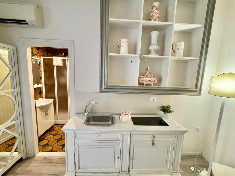 Charming Studio next to the Duomo - image 2
