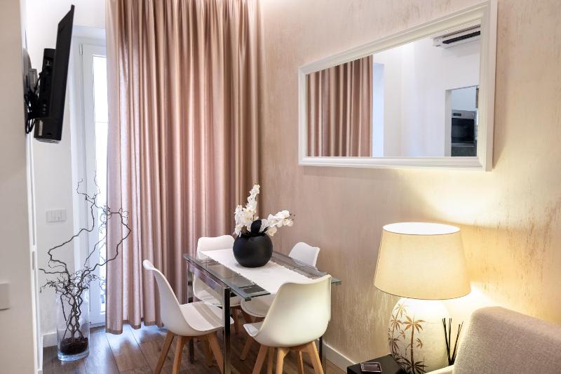Barcaccia Exclusive apartment - image 1