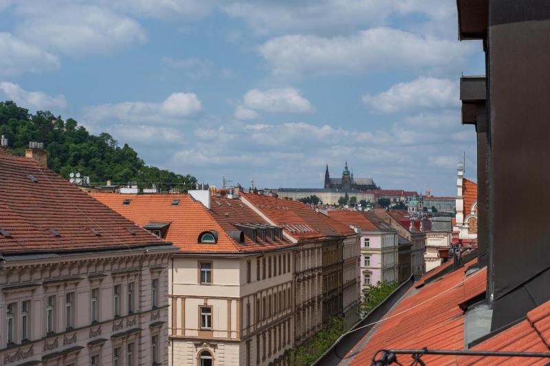 Prague Days - Loft with Terrace and Prague Castle View by Vltava River in Smíchov - image 8