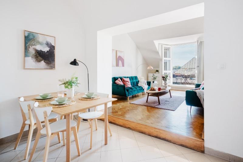 Prague Days - Loft with Terrace and Prague Castle View by Vltava River in Smíchov - image 16