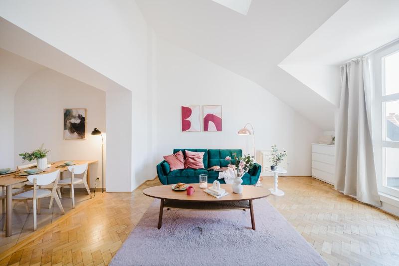 Prague Days - Loft with Terrace and Prague Castle View by Vltava River in Smíchov - image 9