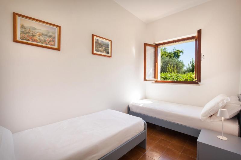 Apartment Noon - image 2