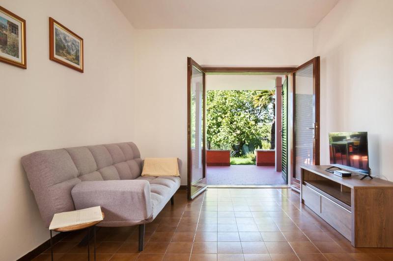 Apartment Noon - image 9