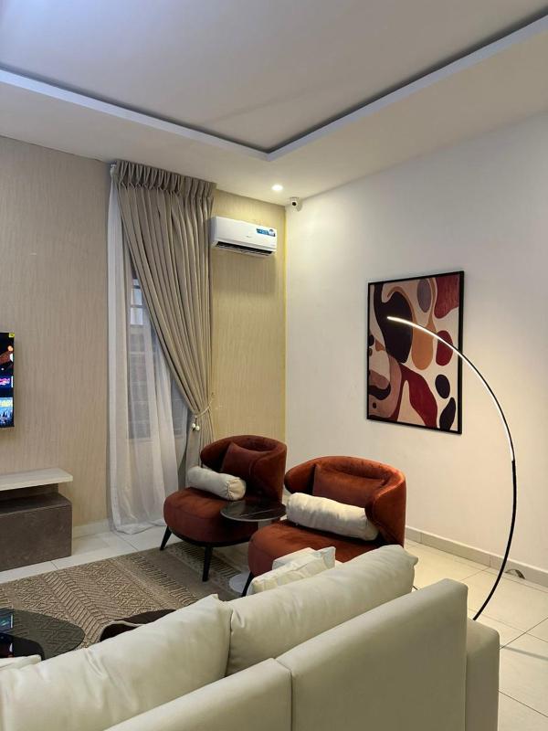 Crystal's apartment in a secure estate with pool - image 4