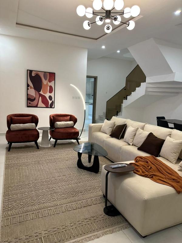 Crystal's apartment in a secure estate with pool - image 3