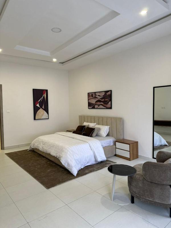 Crystal's apartment in a secure estate with pool - image 7