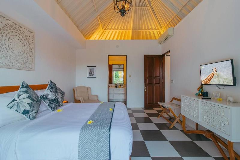 Private 2 Br Pool Villa 400m to Beach Sleeps 4 - image 17
