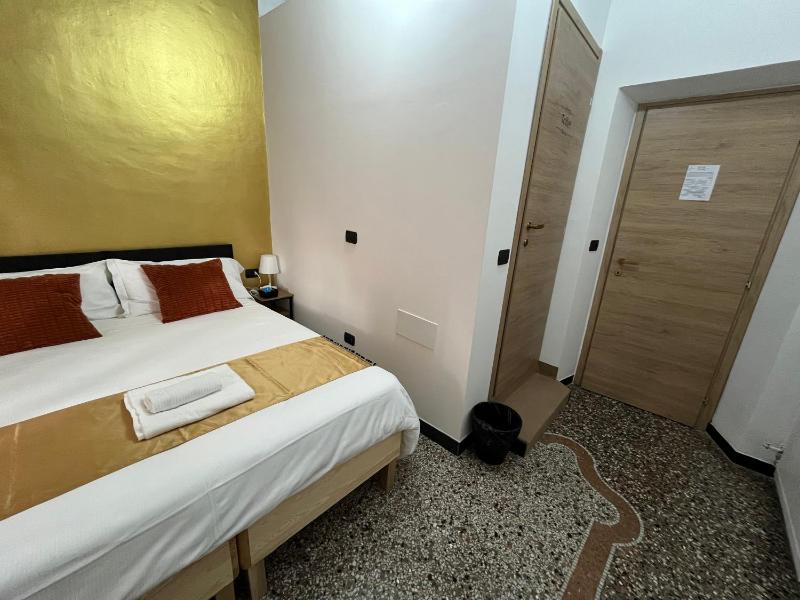 Genova Gold Rooms - image 2