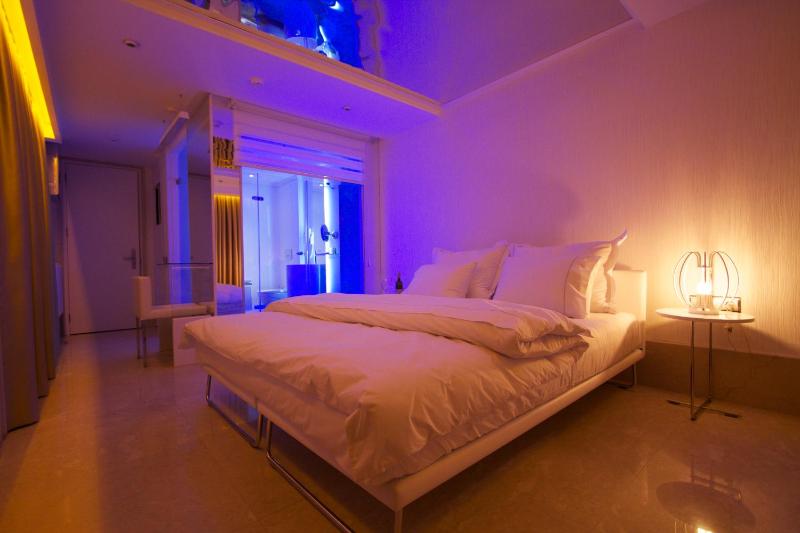 Standard Double Room with Garden View image 2