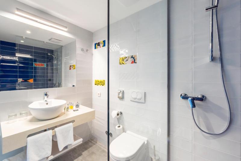Superior Double Room with Balcony and Pool View image 4