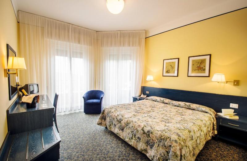 Double Room with Lake View image 1