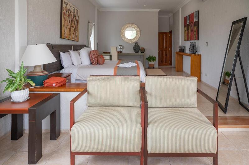 Villa Sol y Luna Ocean Front with Private Pool - image 2