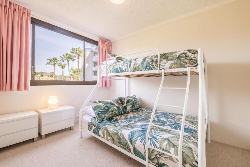 Columbia 4 12 Columbia Cl - water views and fantastic location - image 5