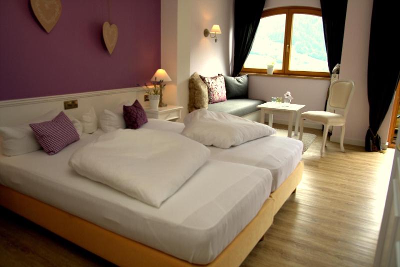 Standard Double Room with Balcony image 3