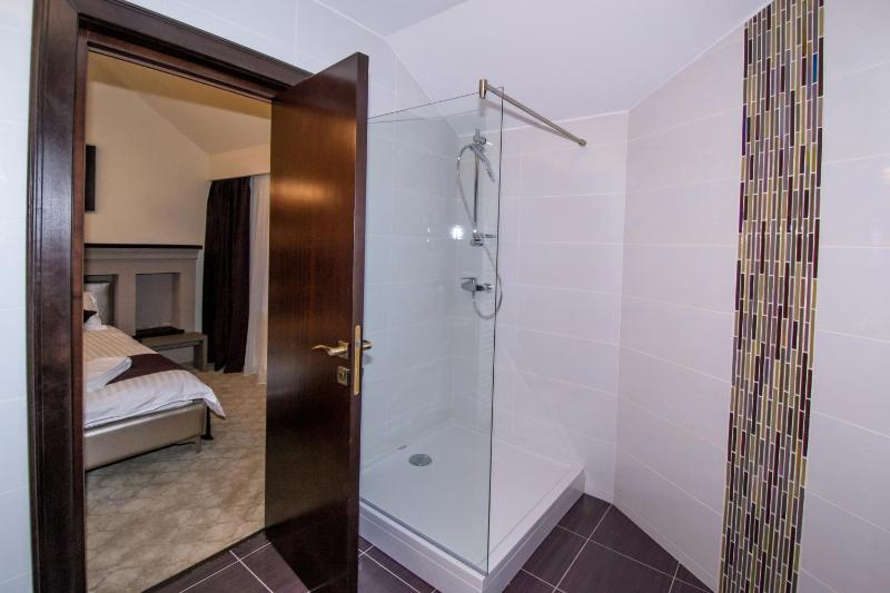 Double Room image 4