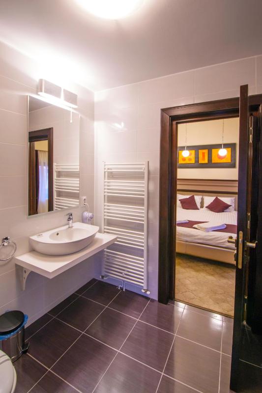 Double Room image 3