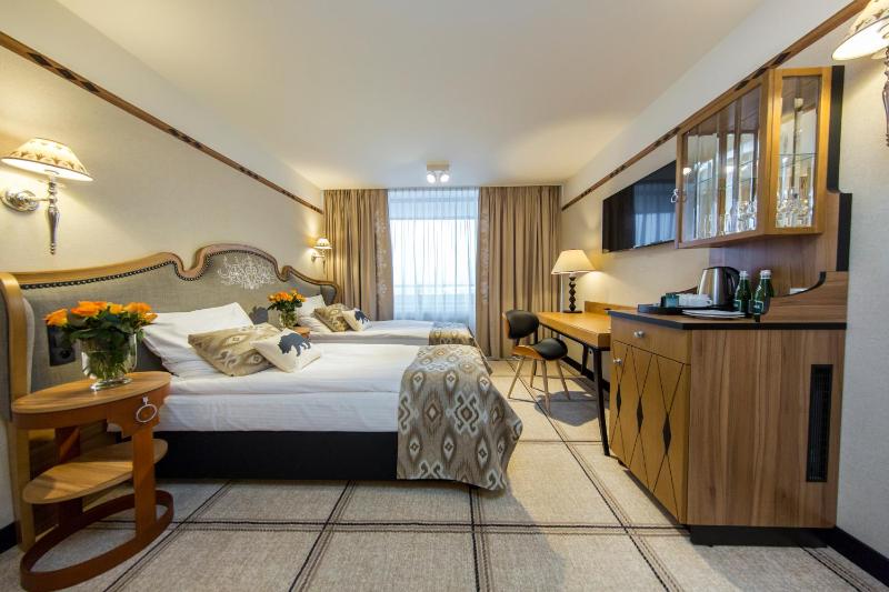 Deluxe Twin Room with Mountain View image 4