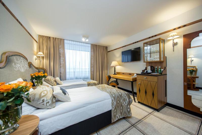 Deluxe Twin Room with Mountain View image 3