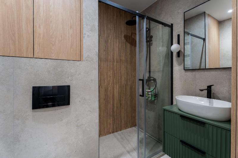 Przytulne Studio Sikorskiego Balkon i Parking by Noclegi Renters - image 3