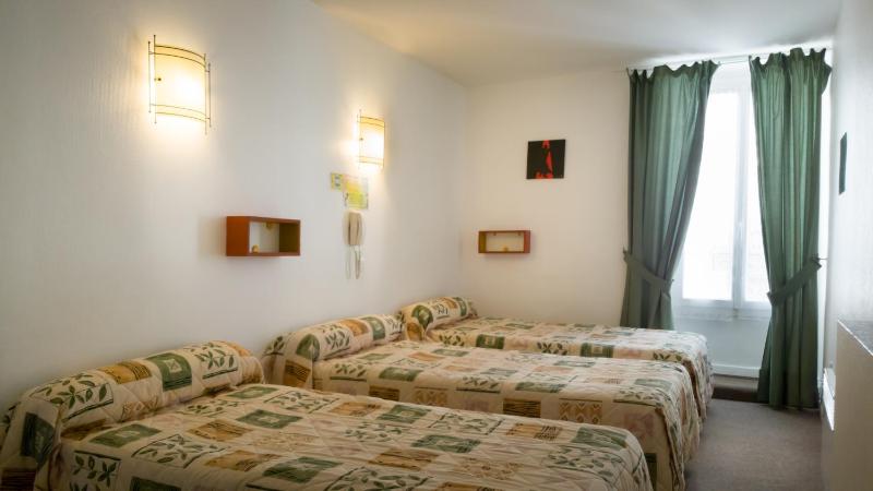 Family Room image 1