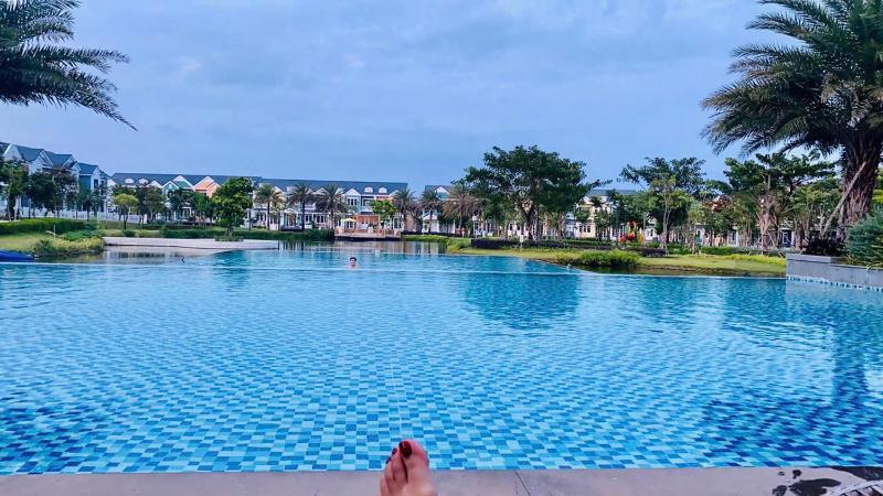 Modern 3BR Villa • Poolside 4min Shuttle to Beach - image 14