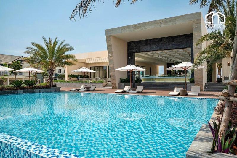 Modern 3BR Villa • Poolside 4min Shuttle to Beach - image 16