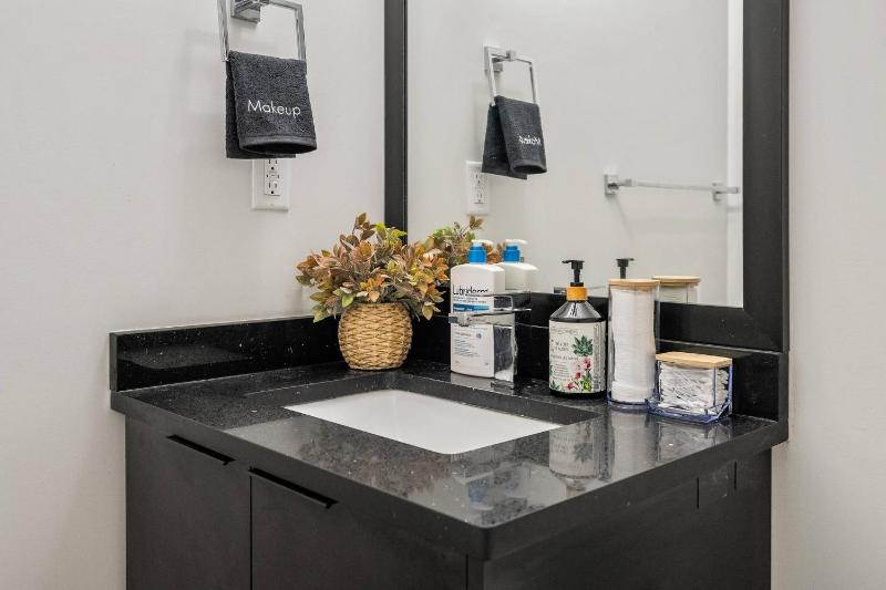 West Edmonton Family Retreat with Hot Tub & Garage - image 21