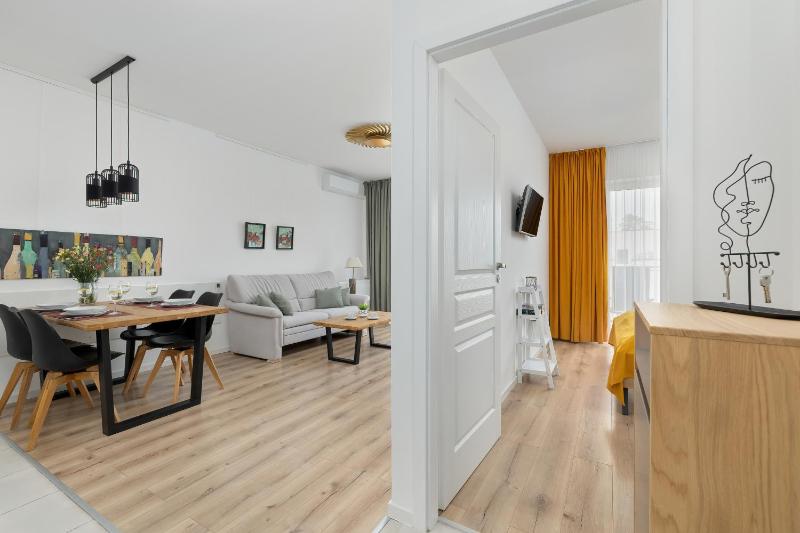 Stela Water Side Apartment - Swimming Pool & Sauna by Renters Prestige - image 22