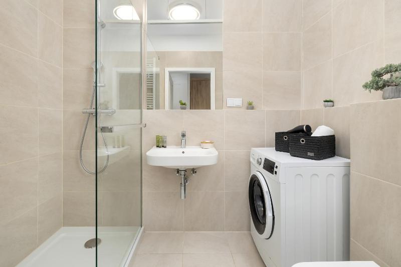 Stela Water Side Apartment - Swimming Pool & Sauna by Renters Prestige - image 7