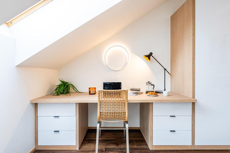 Prague Days - Luxurious 3BDR Maisonette w AC & Balcony & Desk - image 9