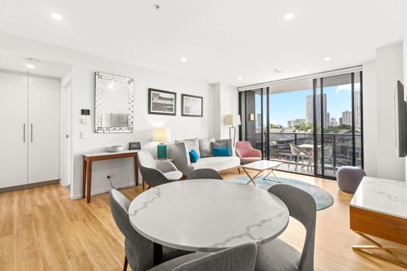 A Family Friendly 2 Bedroom Apt in Surfers Paradise - image 10