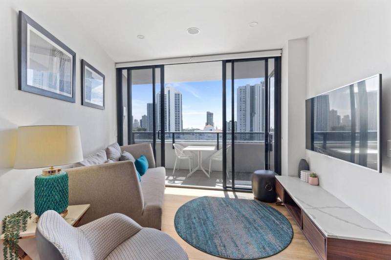 A Spacious and Modern 2 Bedroom Apartment in Paradise - image 8