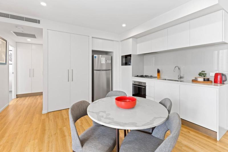 A Spacious and Modern 2 Bedroom Apartment in Paradise - image 5