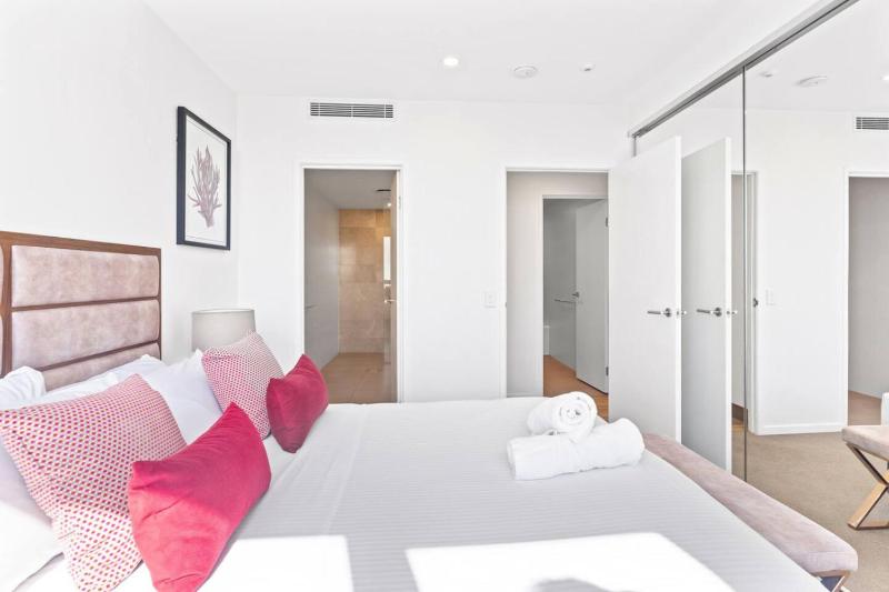 A Spacious and Modern 2 Bedroom Apartment in Paradise - image 10