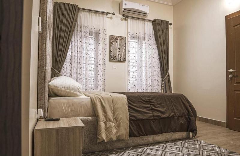 Luxury 3 bedroom apartment in Maryland ikeja - image 1