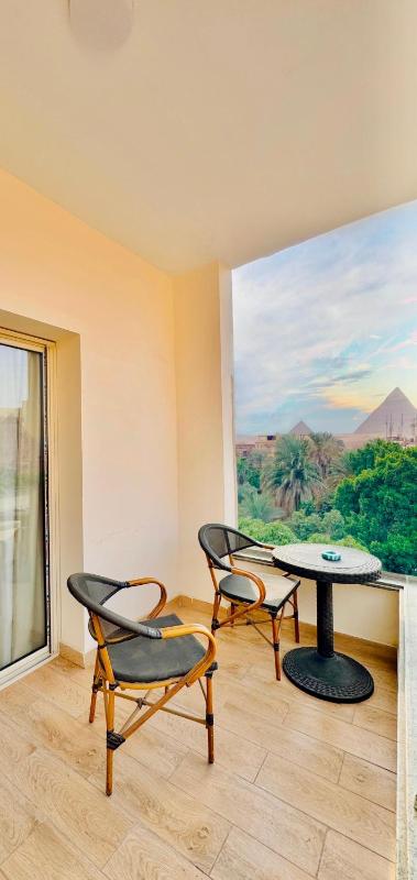 Amon Pyramids View Inn - image 1