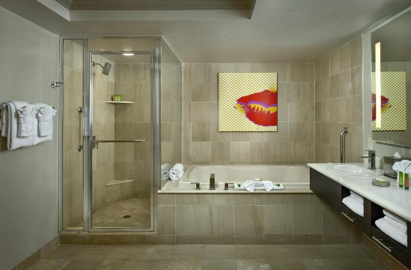 Boulevard Suite image 3